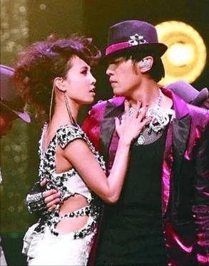 娱乐吃瓜女星敬酒